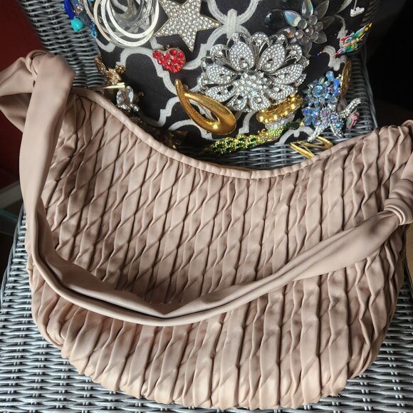 SONDRA ROBERTS ~ Pleated Faux Leather Tote Satchel Shoulder Bag ~ BLUSH - Picture 3 of 4